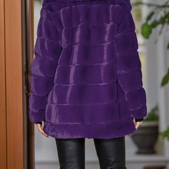 Plush Purple Faux Fur Coat – Chic & Cozy Statement Layer - Size M - Picture 3 of 6